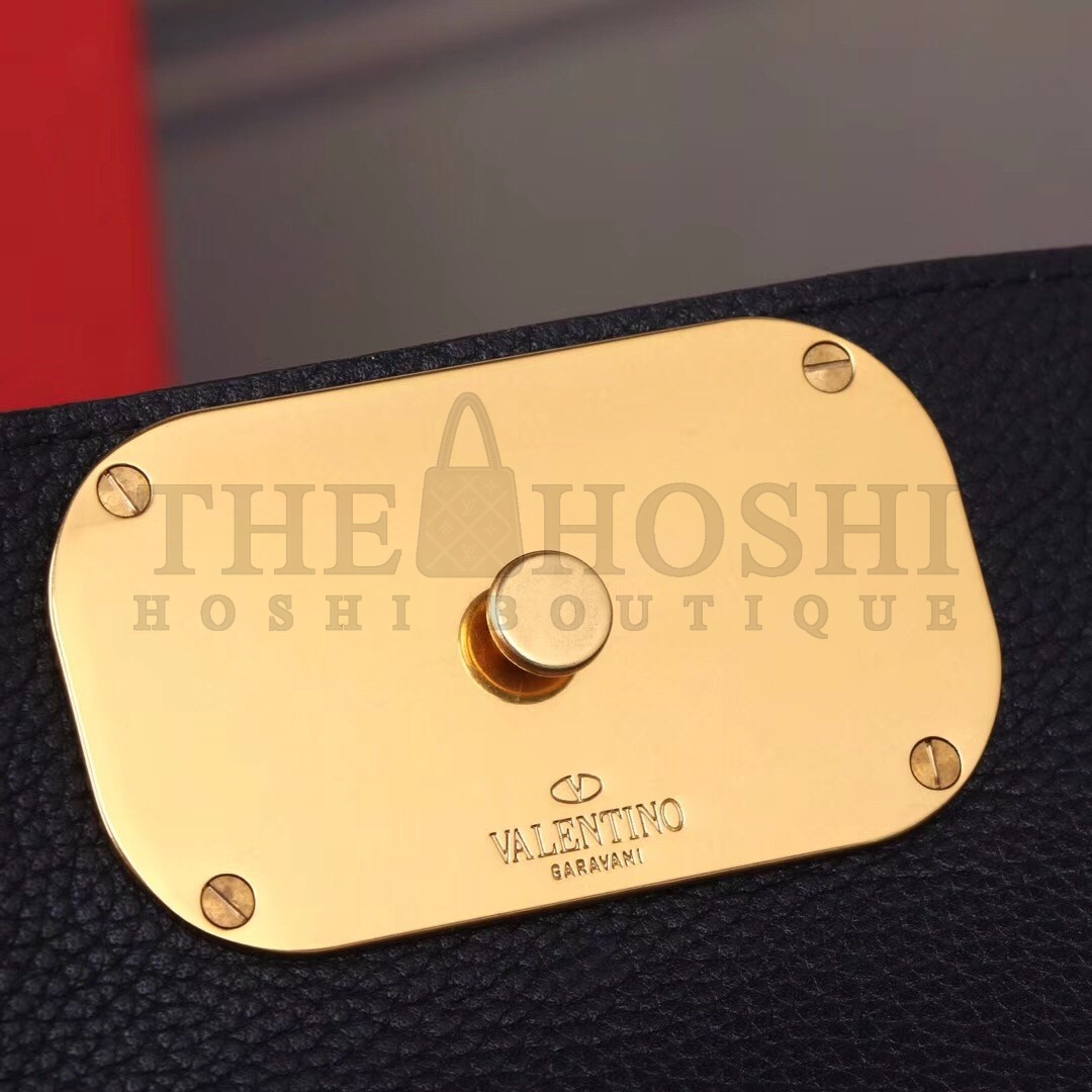 Va1e*ntin0 Medium VRing Chain Bag In Black Grainy Calfskin Master Quality