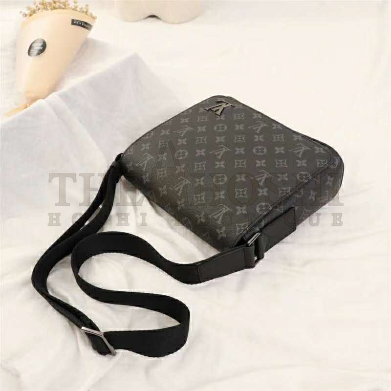 L0vis Vvtt0n LV Men District PM Bag in Monogramme Eclipse Canvas-Grey Master Quality