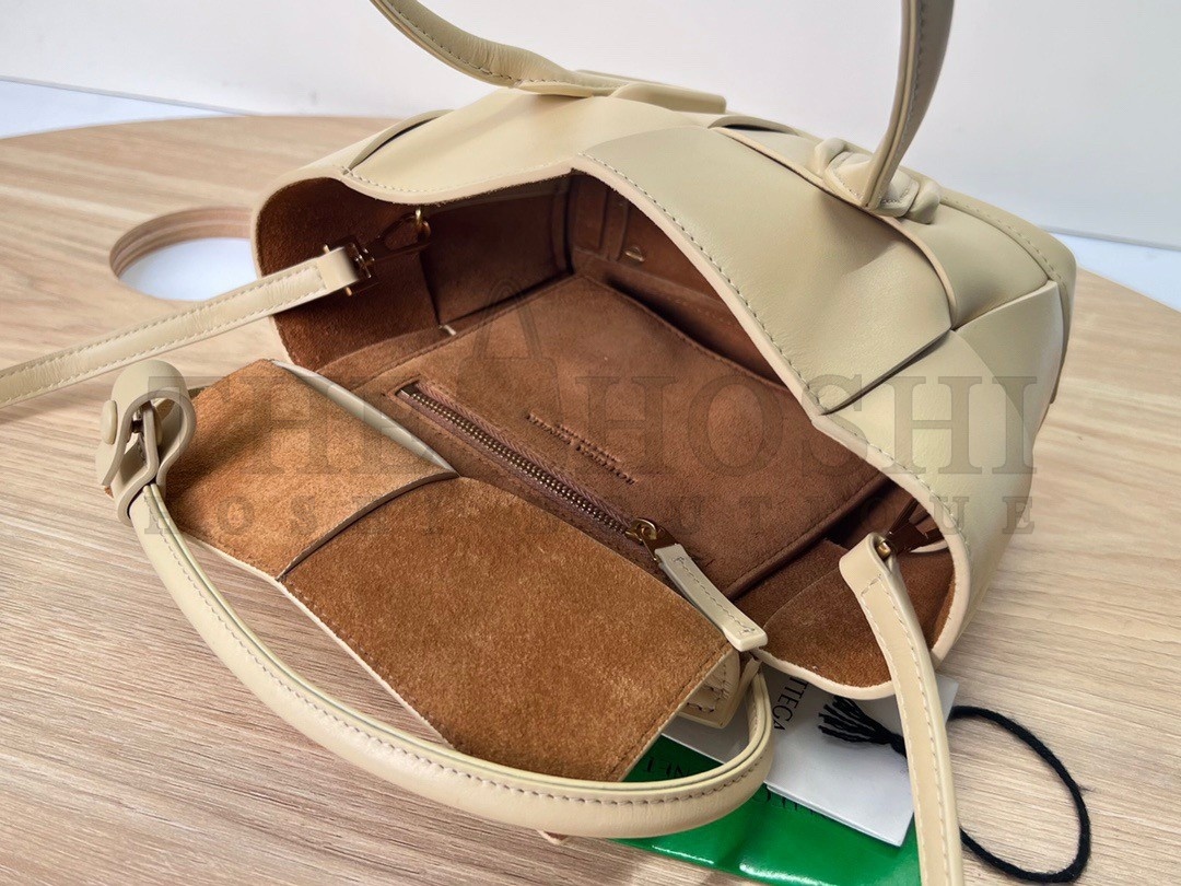 B0tt*ga Ven*ta Mini Arco Bag In Beige Intrecciato Calfskin Master Quality