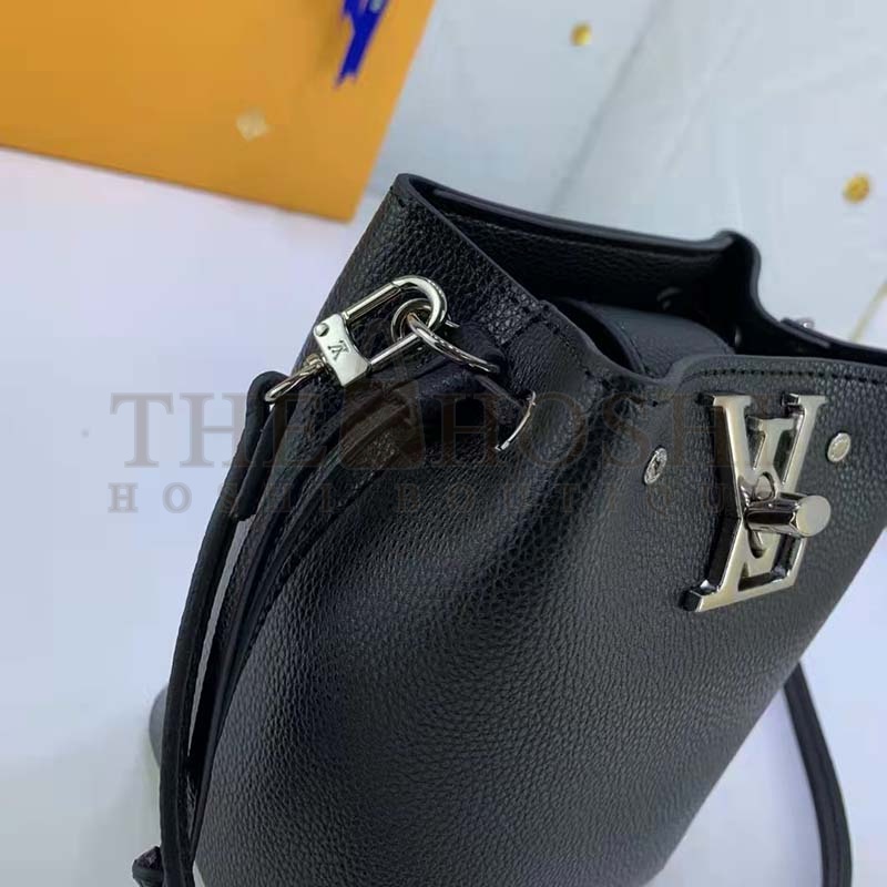 L0vis Vvtt0n LV Women Nano Lockme Bucket Bag Black Grained Calf Leather Master Quality