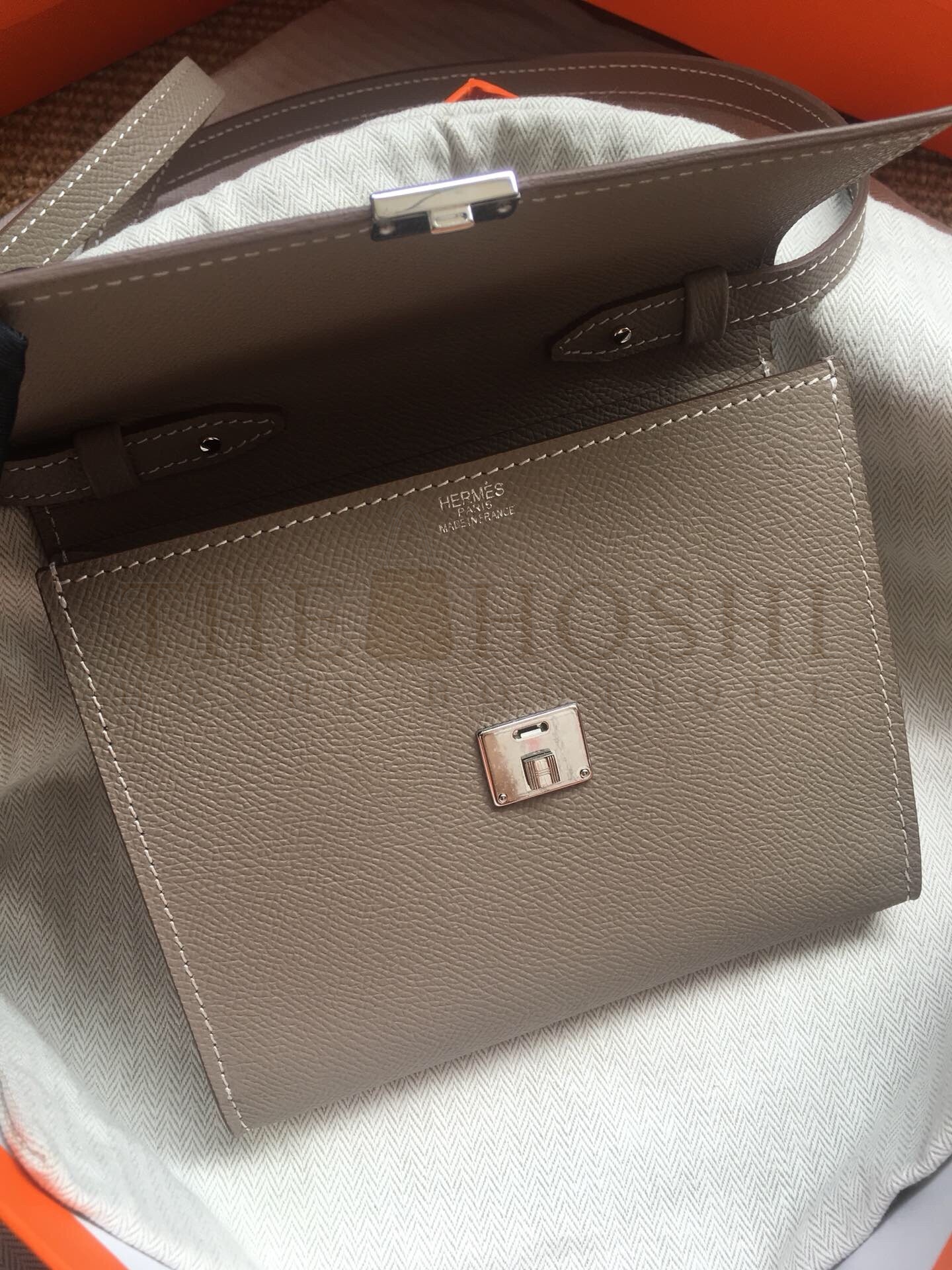 H**me5 Grey Clic 16 Wallet With Strap Master Quality