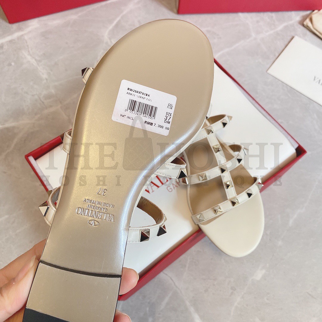 Va1e*ntin0 Garavani Rockstud Flat Sandals In White Calfskin Master Quality