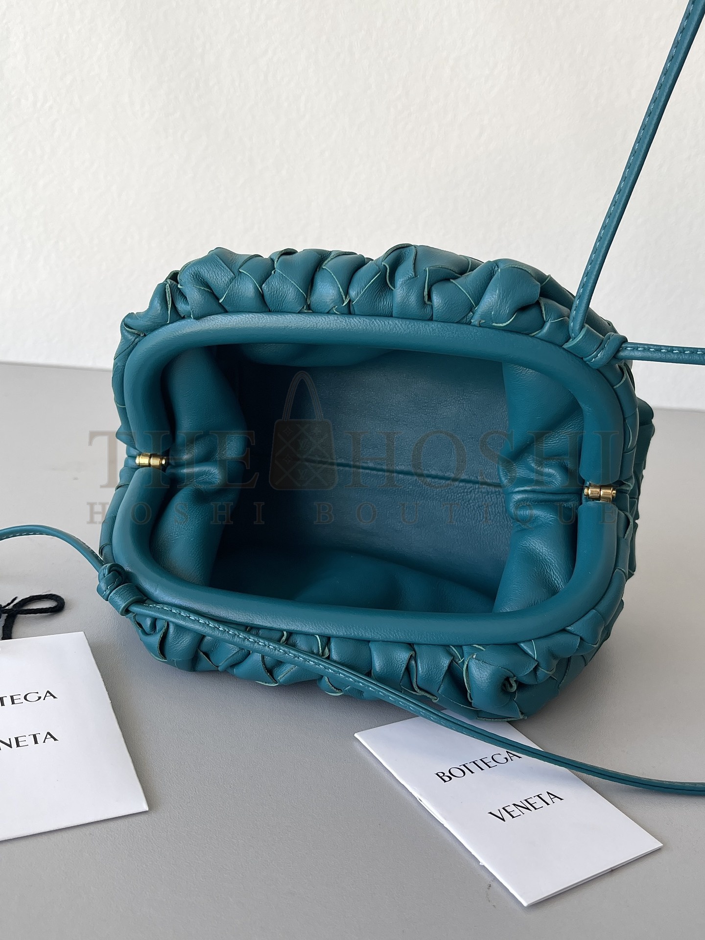 B0tt*ga Ven*ta BV The Pouch Intrecciato Mini Bag In Blue REAL LEATHER SIZE:22*12*7CM Master Quality