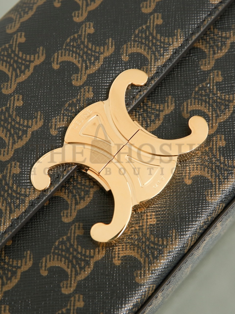 Ce1i*e Triomphe chain shoulder bag in satined calfskin width 20.5 cm, height 11.5 cm, depth 4 cm. Master Quality