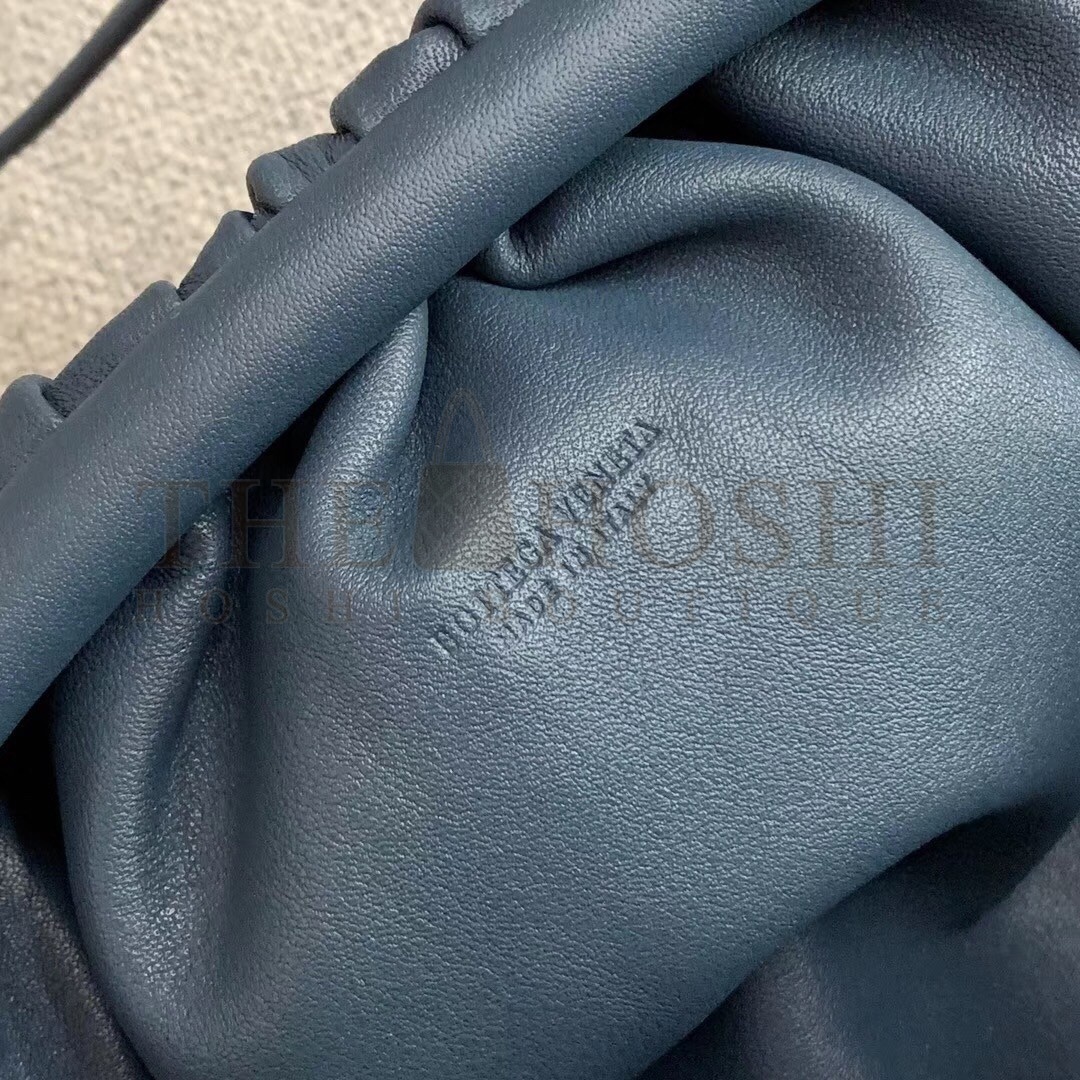 B0tt*ga Ven*ta Pouch Mini Bag In Navy Blue Calfskin Master Quality