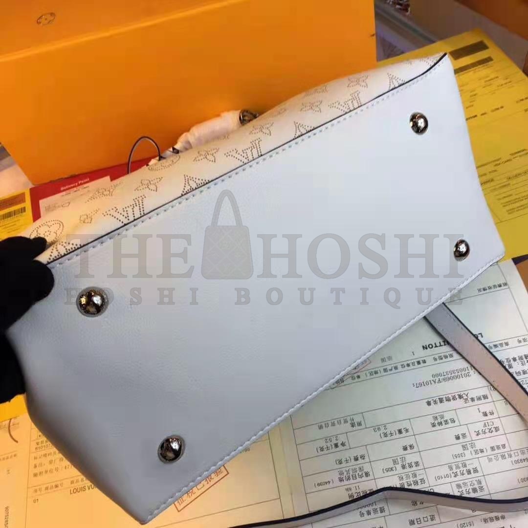 L0vis Vvtt0n LV Women Beaubourg Hobo Bag Snow White Mahina Perforated Calf Leather Master Quality