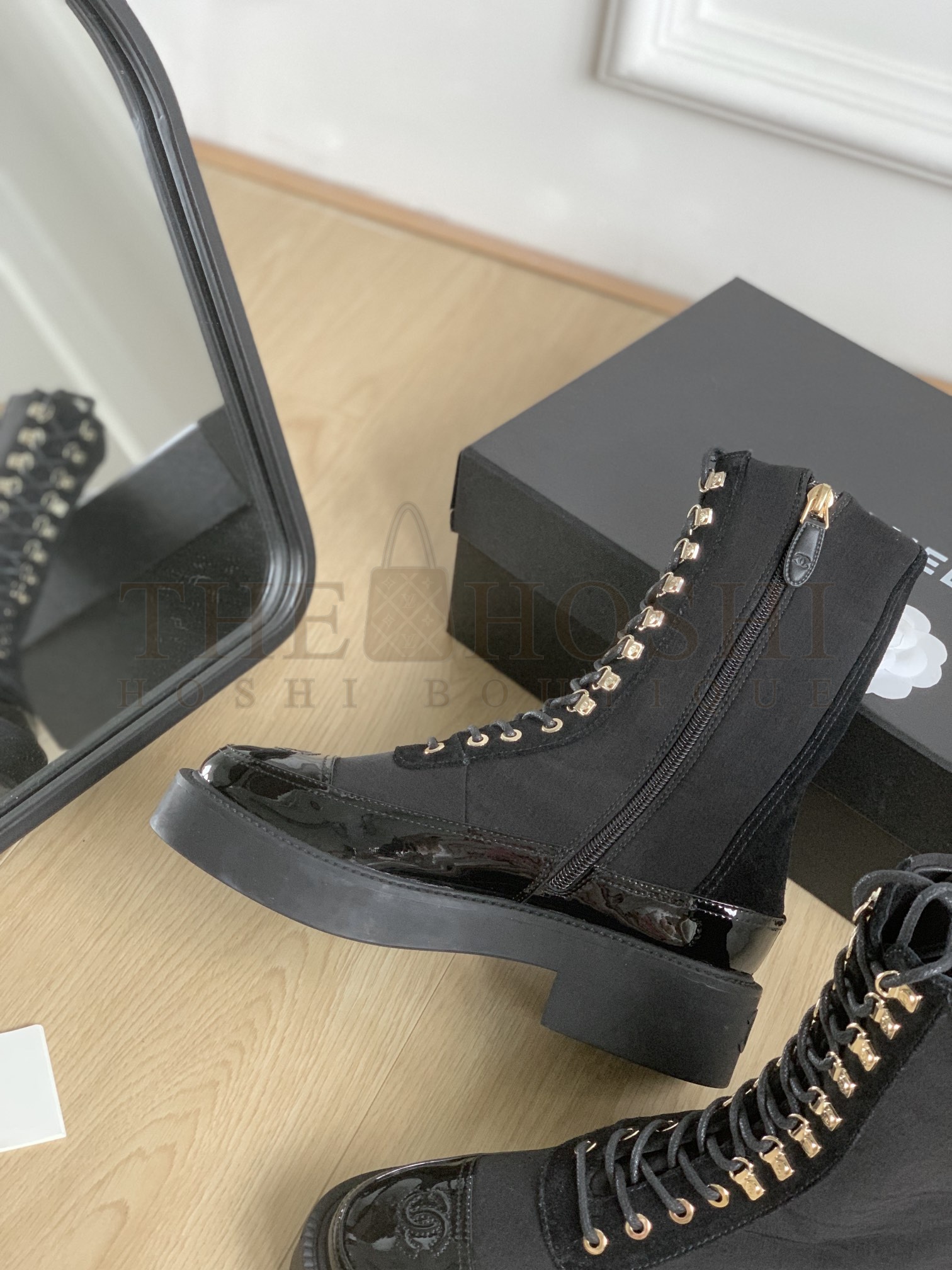 Ch**el BLACK GLOSSY ZIPPER BOOTS WITH GOLD ACCENTS SHOES Master Quality