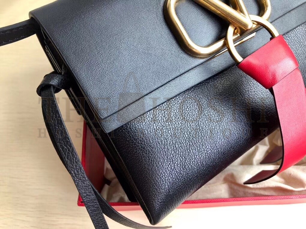 Va1e*ntin0 Small Vring Crossbody Bag In Black Calfskin Master Quality