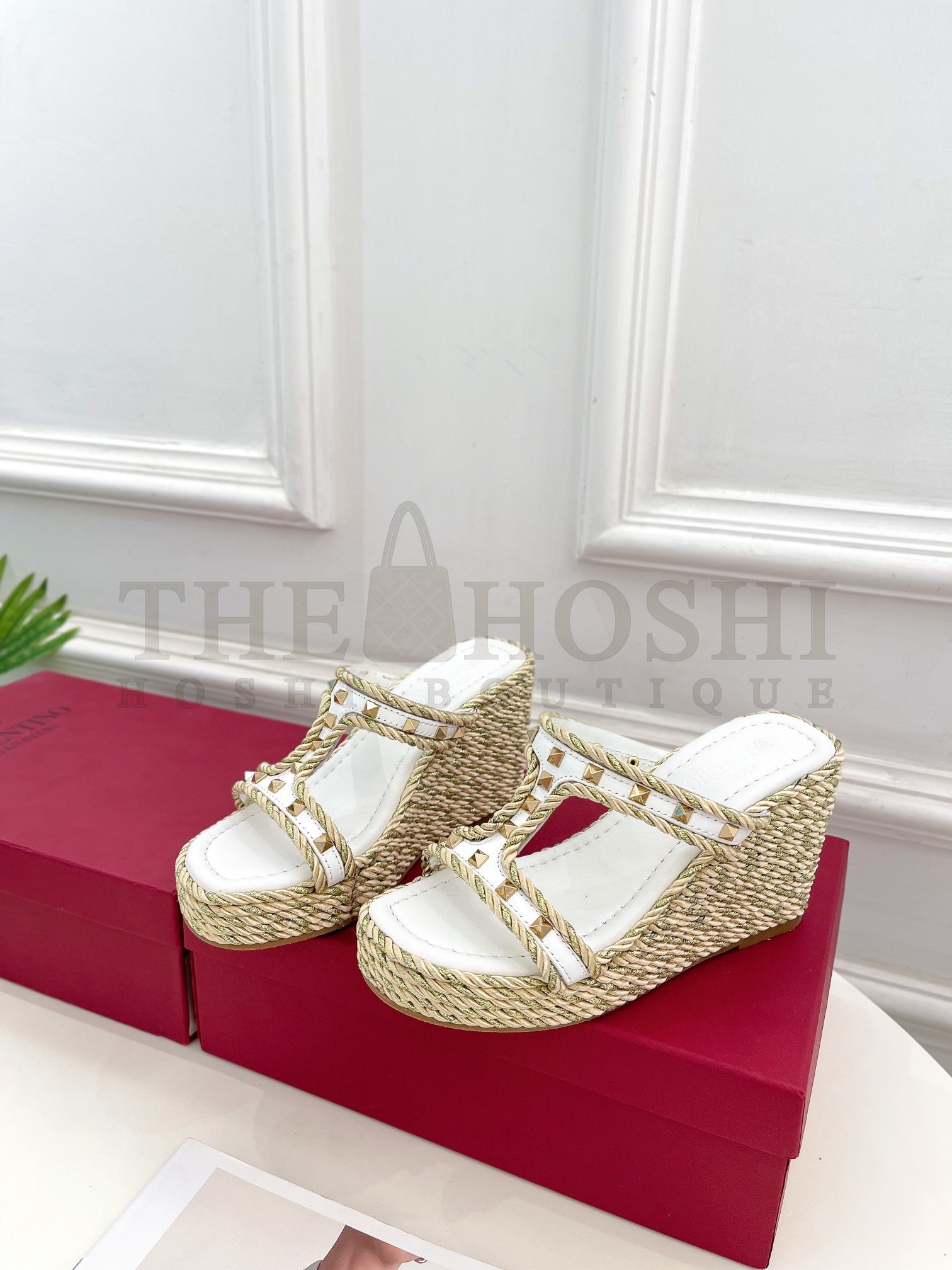 Va1e*ntin0 Garavani Rockstud Wedge Sandals in White Calfskin Master Quality