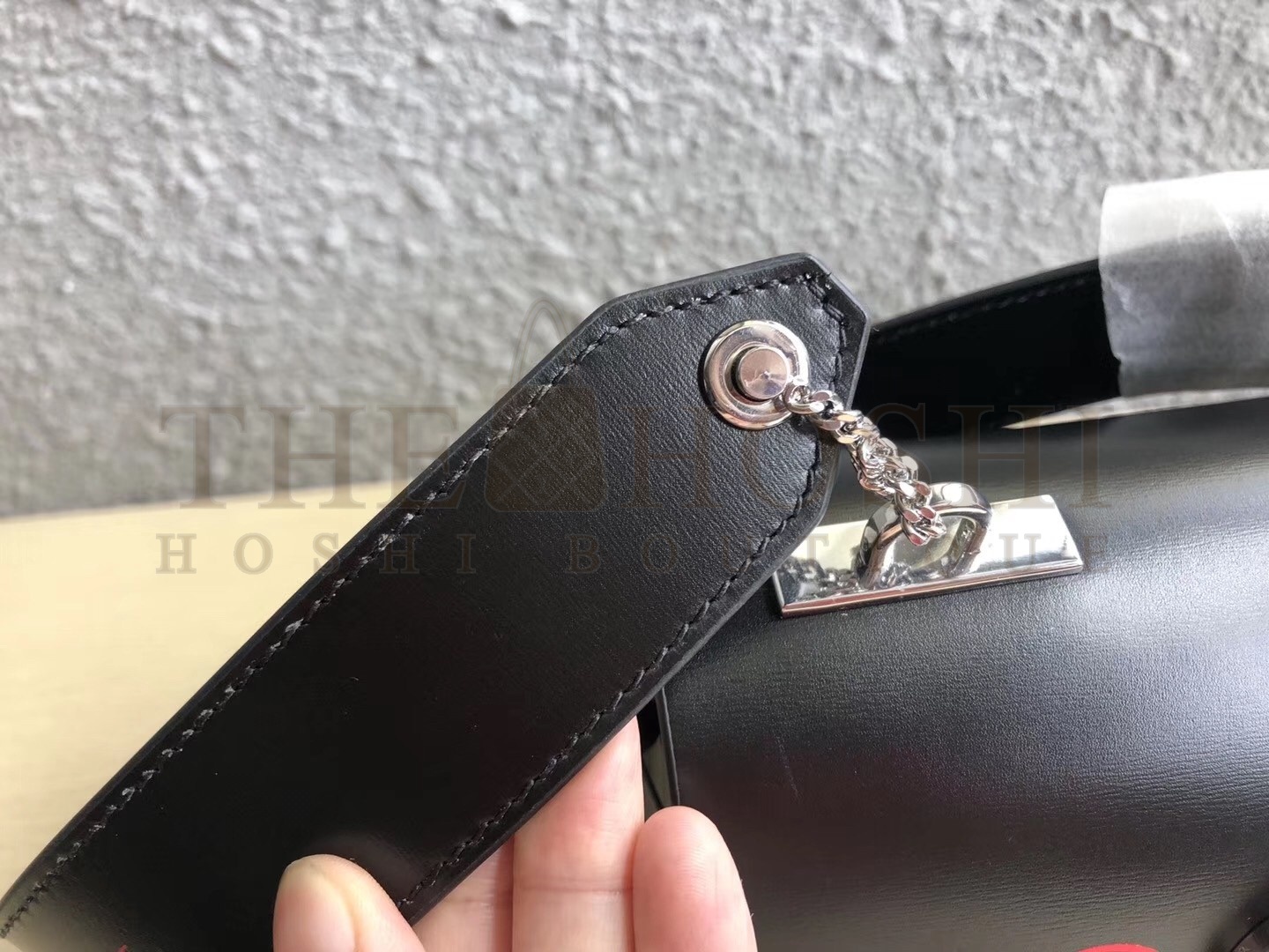 Va1e*ntin0 Small Love Vring Shoulder Black Bag Master Quality