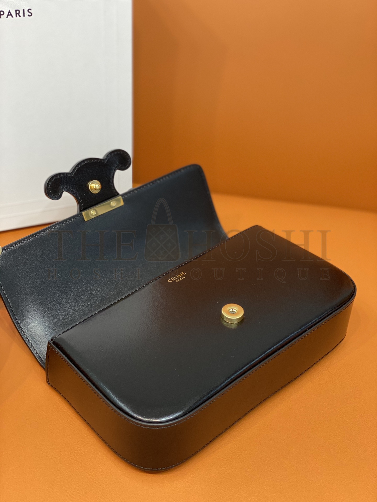 Ce1i*e CHAIN SHOULDER BAG CUIR TRIOMPHE IN SHINY CALFSKIN BLACK Master Quality