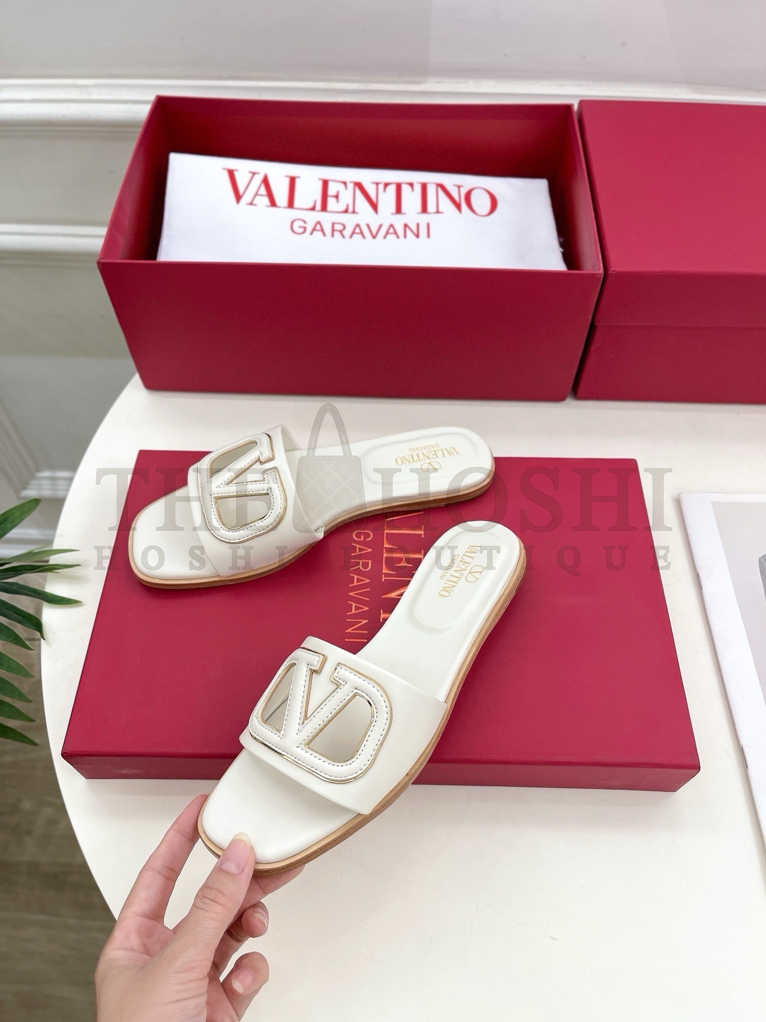 Va1e*ntin0 VLogo Cut-out Slide Sandals in White Leather Master Quality