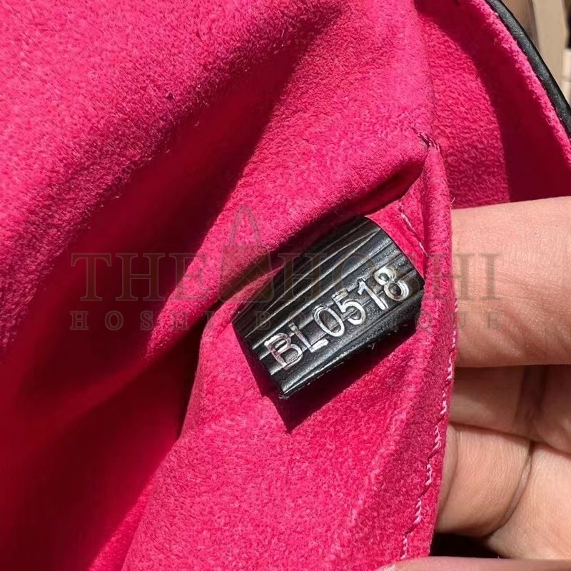 L0vis Vvtt0n LV Women Cluny Mini Handbag Black Epi Grained Cowhide Leather Master Quality