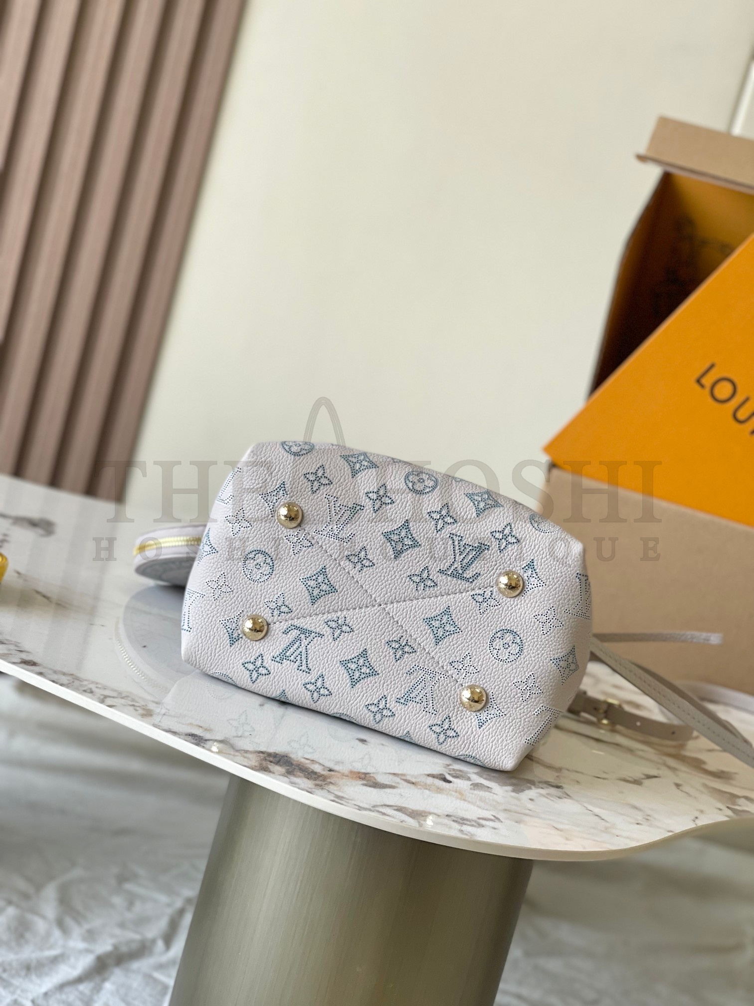 L0vis Vvtt0n LV Women Bella Bucket Bag Mahina Perforated Calf Leather 19.0 x 22.0 x 14.0cm Master Quality