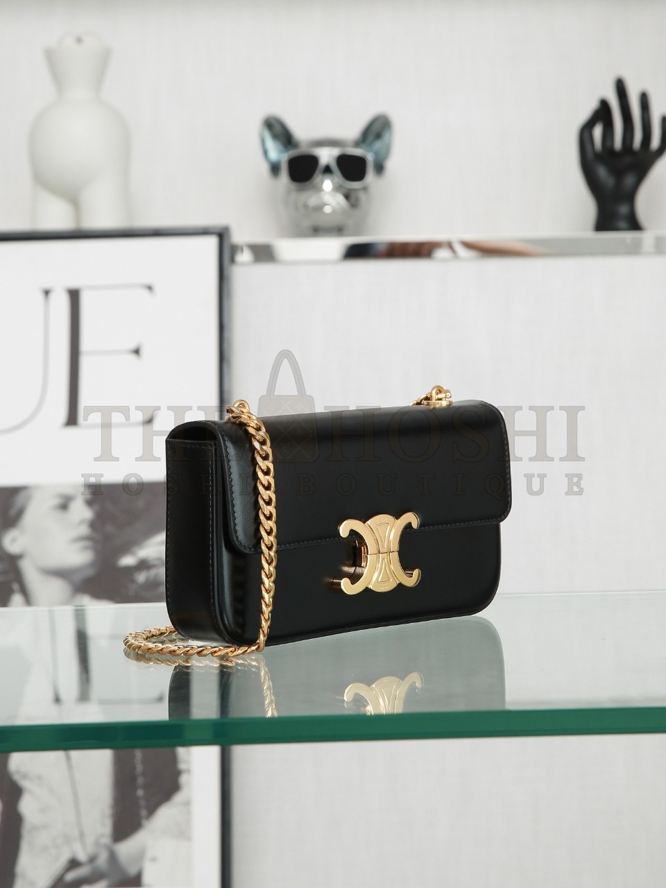Ce1i*e Triomphe chain shoulder bag in satined calfskin width 20.5 cm, height 11.5 cm, depth 4 cm. Master Quality