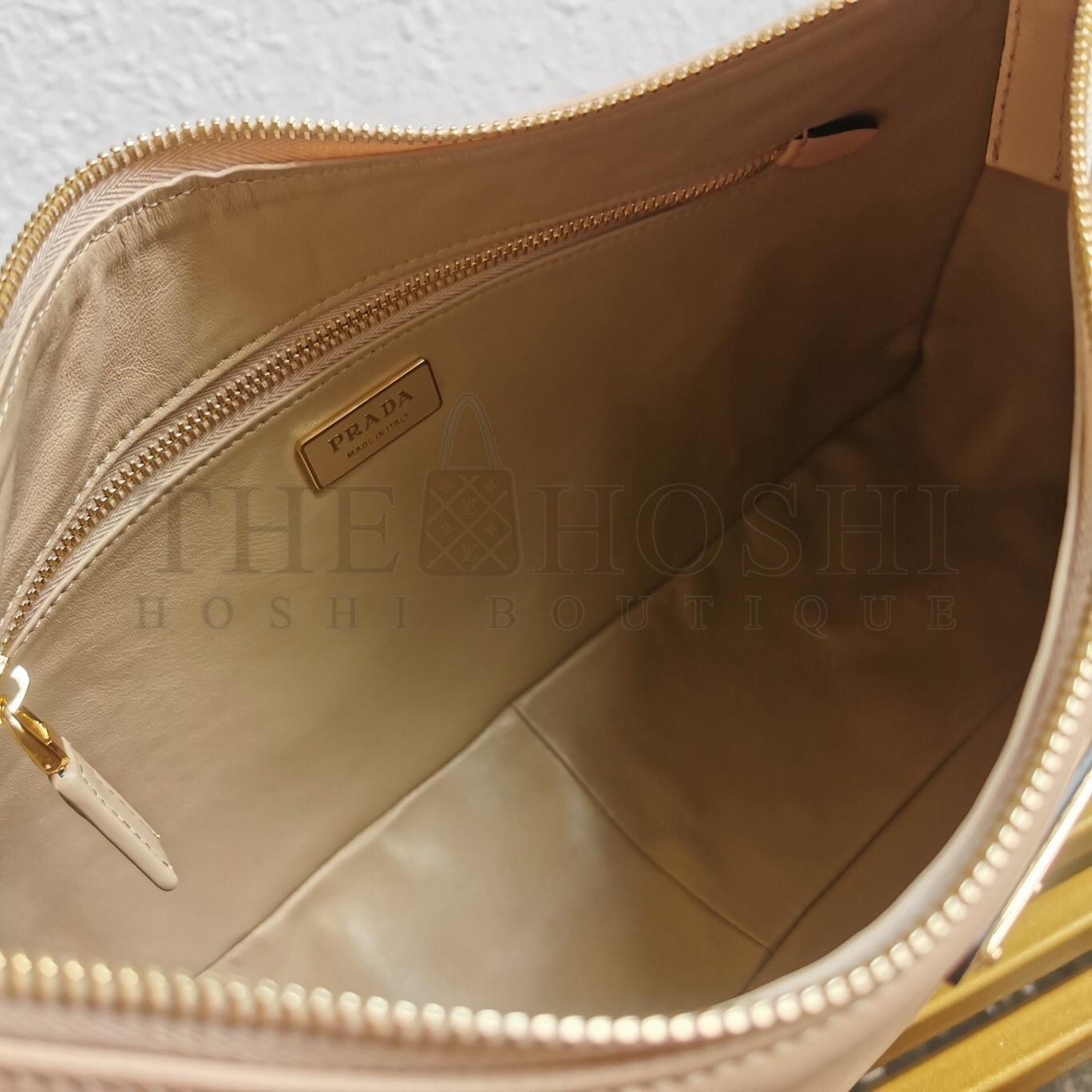 Pra*a Aimee Large Shoulder Bag in Travertine Leather Master Quality