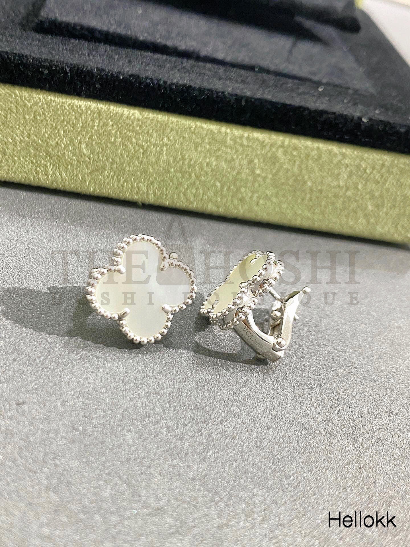 V*n Cl**f & Arpels V*n Cl**f 18K  earring Master Quality