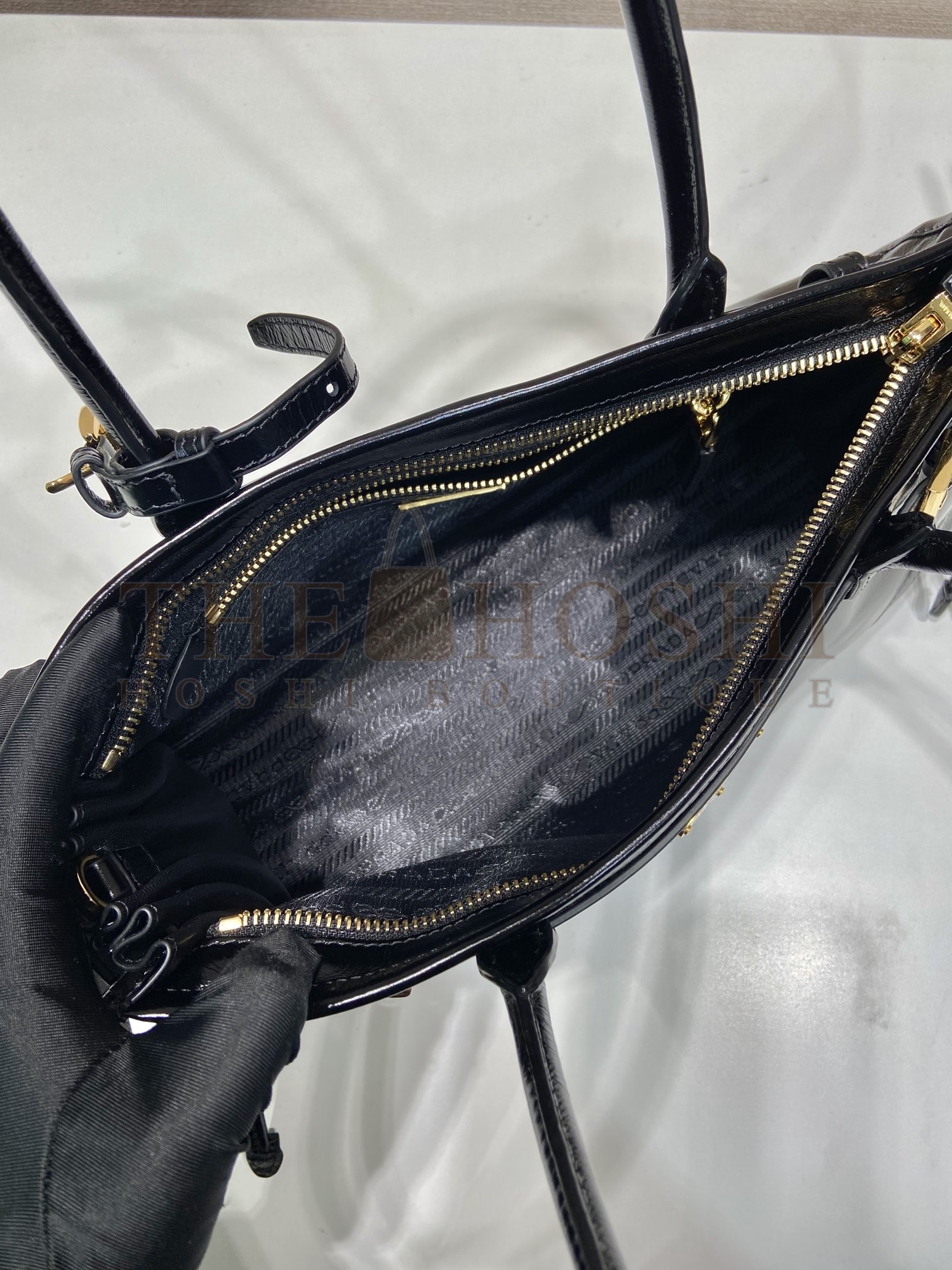 Pra*a SMALL LEATHER SHOULDER BAG IN BLACK bag 32x15.5x12cm Master Quality