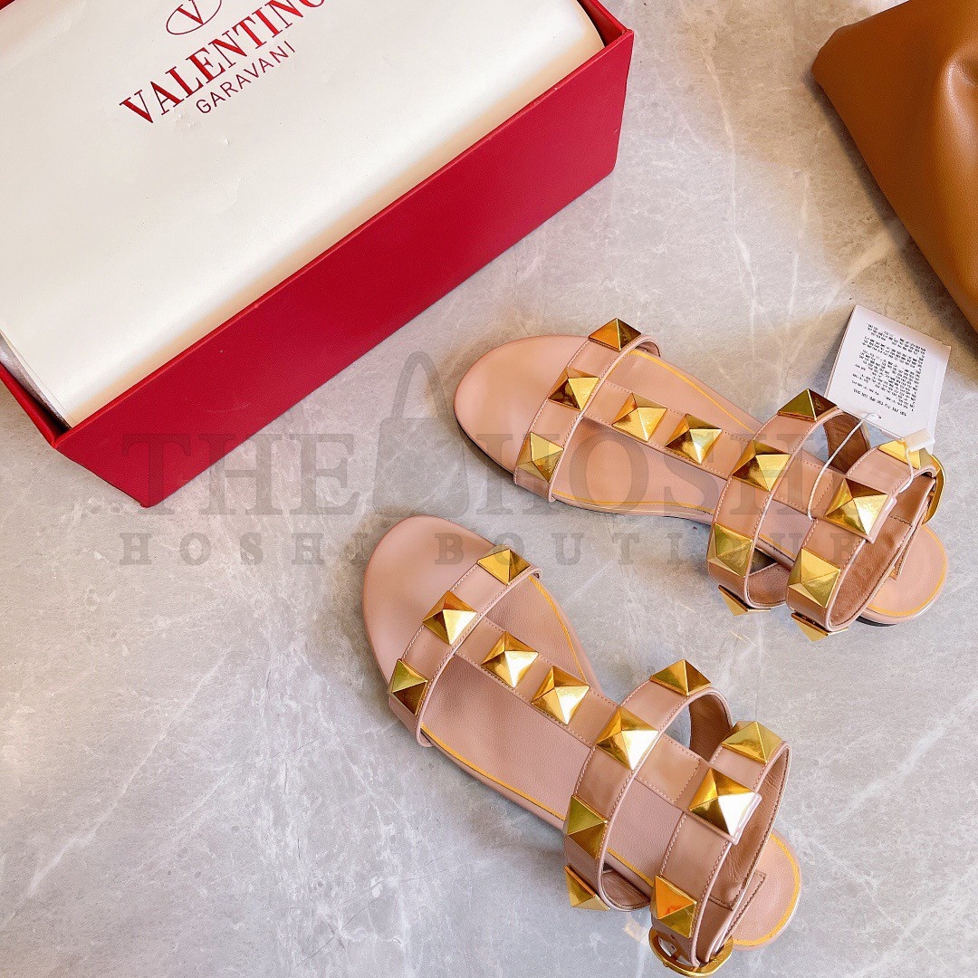 Va1e*ntin0 Roman Stud Flat Sandals In Rose Cannelle Calfskin Master Quality