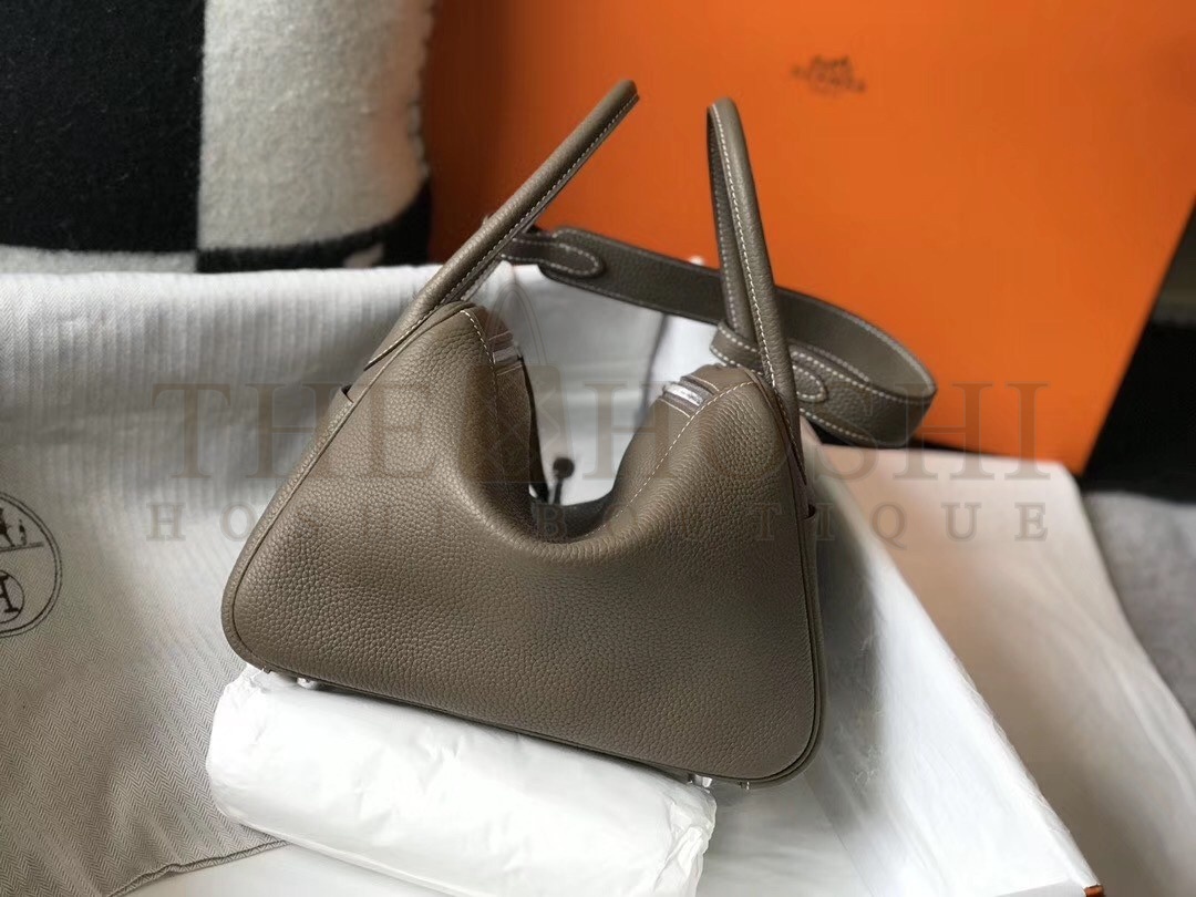 H**me5 Lindy 26cm Bag In Taupe Grey Clemence With PHW Master Quality