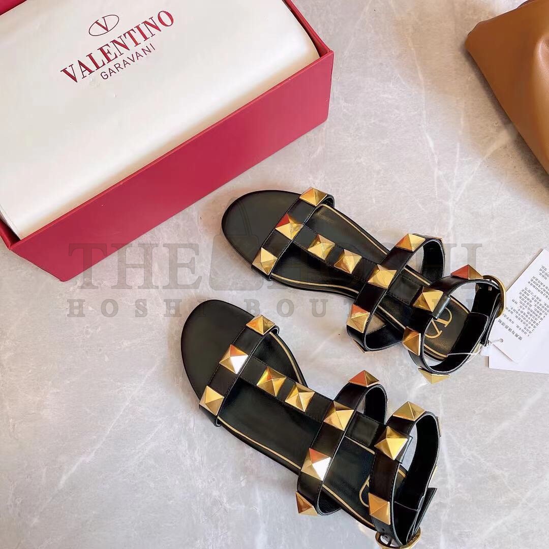 Va1e*ntin0 Roman Stud Flat Sandals In Black Calfskin Master Quality