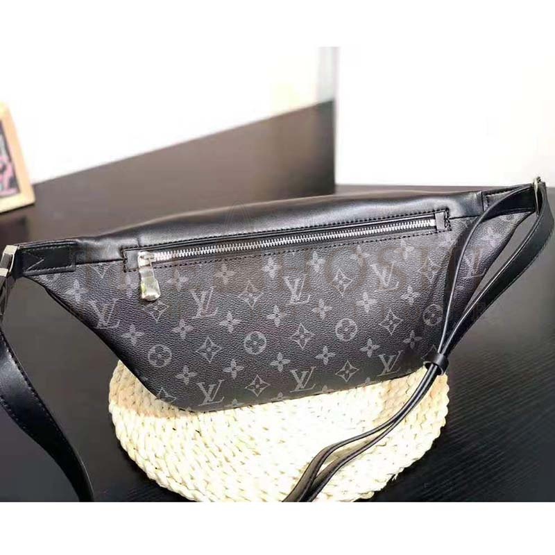 L0vis Vvtt0n LV Men Discovery Bumbag in Monogram Eclipse Canvas-Grey Master Quality