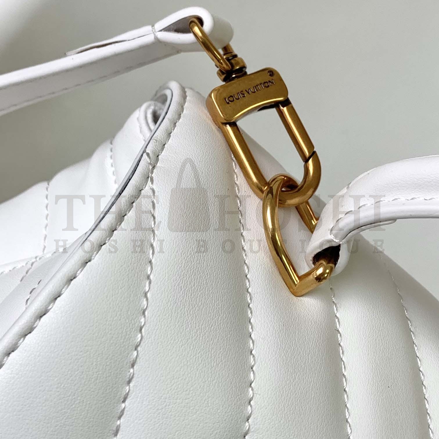 L0vis Vvtt0n LV Women Hold Me Top-Handle Bag White Smooth Cowhide Leather Master Quality