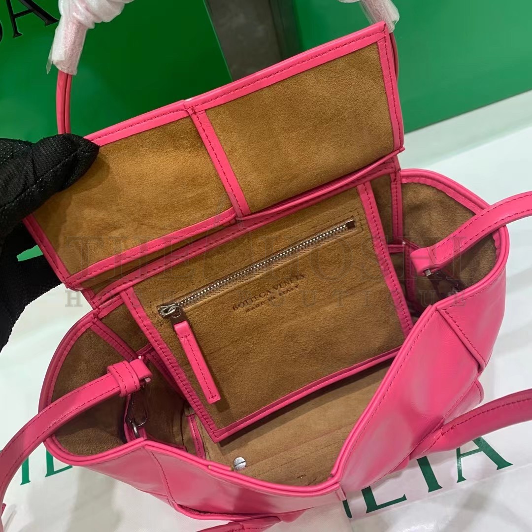 B0tt*ga Ven*ta Arco Mini Bag In Pink Intrecciato Leather Master Quality