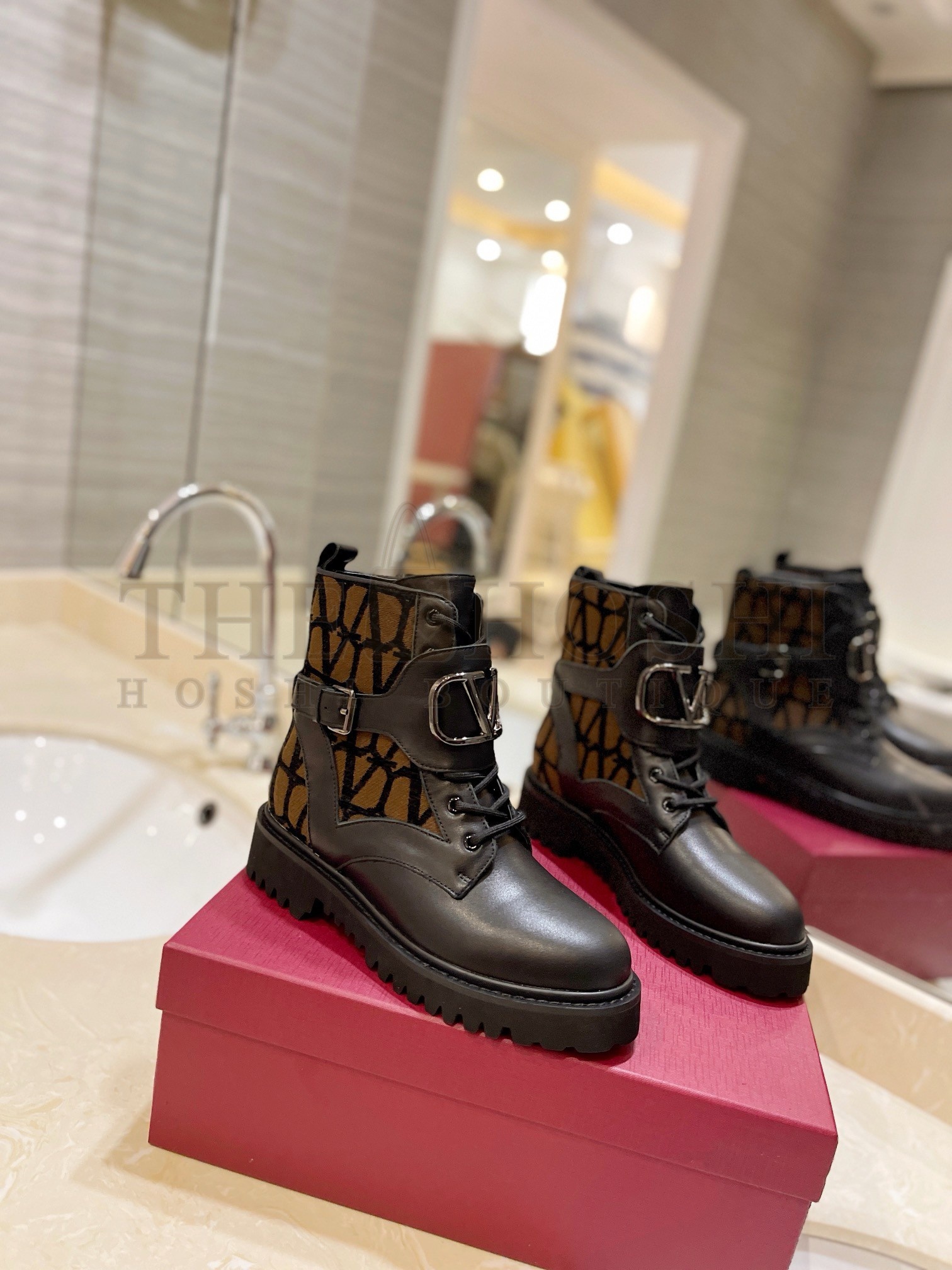 Va1e*ntin0 Vlogo Signature Combat Boots in Noir Toile Iconographe Master Quality