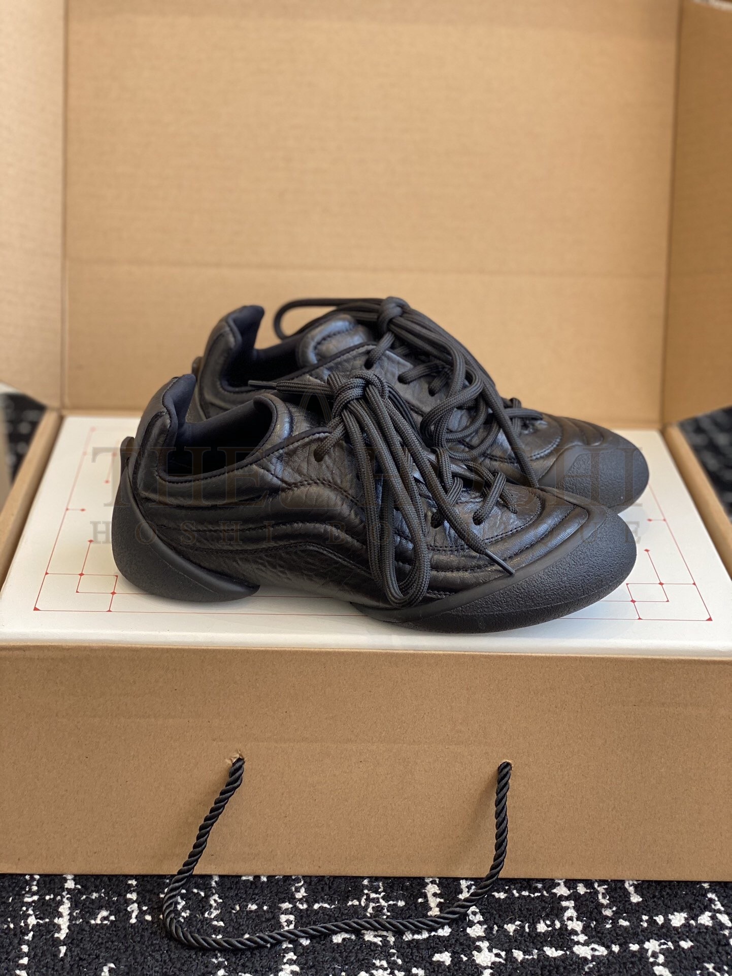 A1exa*der Mcqv*en Women