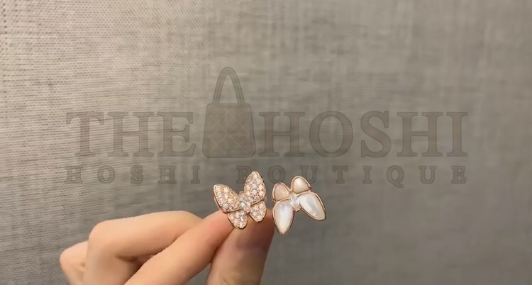 V*n Cl**f & Arpels Fluttering Butterfly Ring, Two Butterfly Between the Finger ring Master Quality
