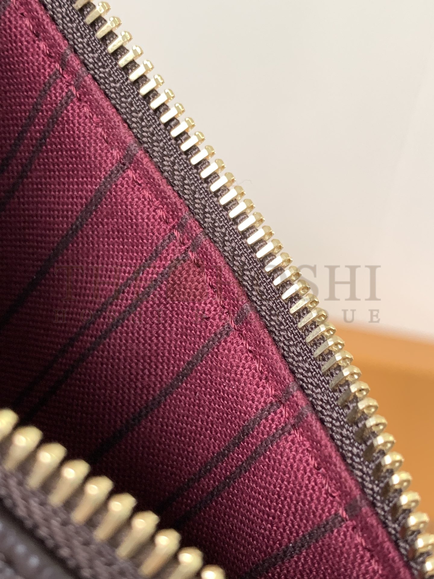 L0vis Vvtt0n LV Women Easy Pouch Wine Red Monogram Empreinte Embossed Grained Cowhide Leather Master Quality