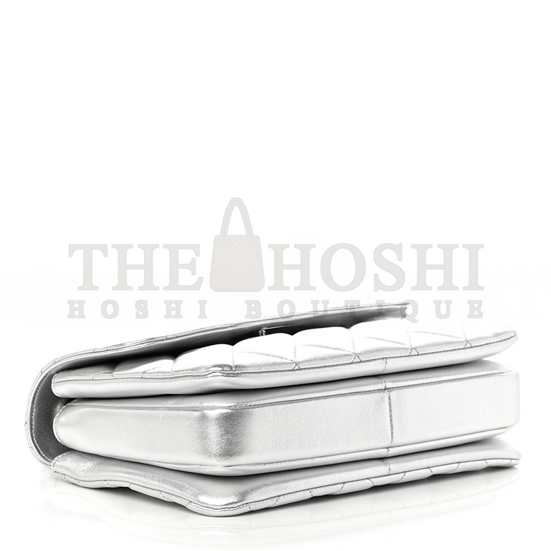 Ch**el METALLIC LAMBSKIN QUILTED SMALL TRENDY CC FLAP DUAL HANDLE BAG SILVER  (25*17*9cm) Master Quality