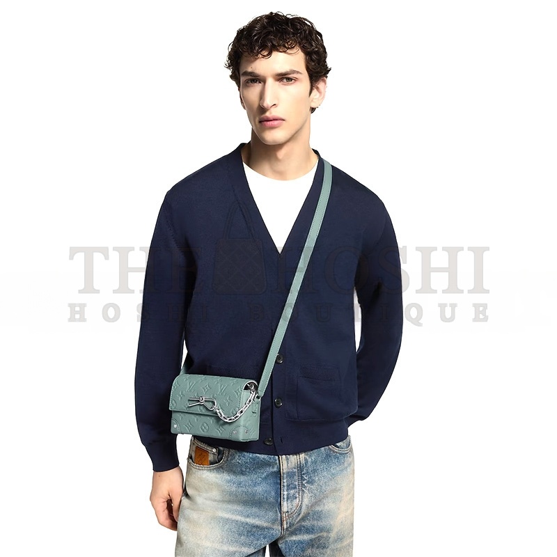 L0vis Vvtt0n STEAMER WEARABLE WALLET M13889 (18*11*7cm) Master Quality